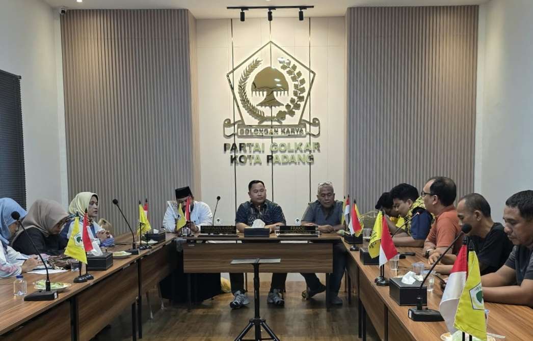 rakor-dpc-golkar-se-kota-padang,-erizal:-kader-harus-hadir-untuk-masyarakat,-bukan-hanya-saat-pemilu