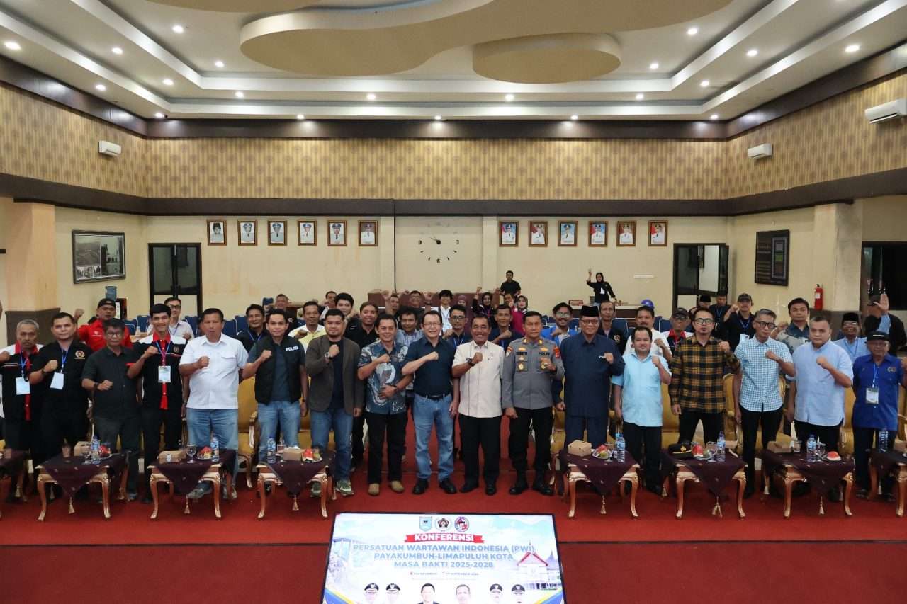 aspon-dedi-kembali-pimpin-pwi-payakumbuh-limapuluh-kota-masa-bakti-2025-2028