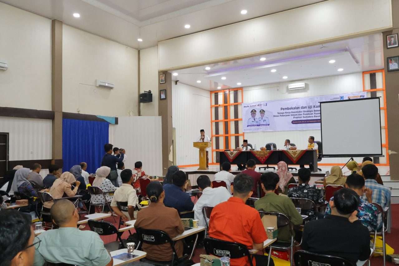 wawako-payakumbuh-buka-pembekalan-dan-uji-kompetensi-tenaga-kerja-konstruksi-strategis-tahun-2026