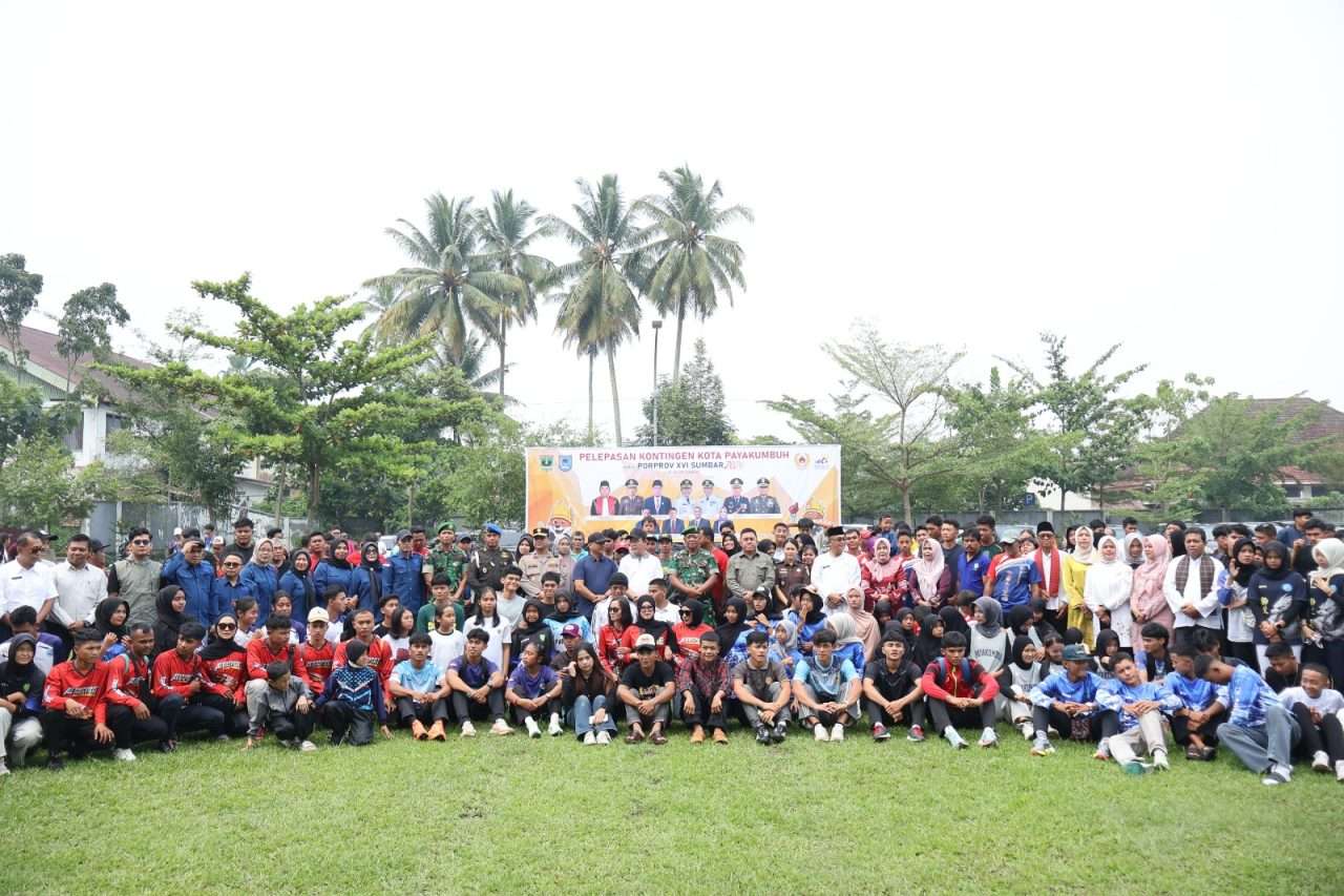 kontingen-porprov-kota-payakumbuh-dilepas,-wako-zulmaeta-:-jaga-muruah-daerah