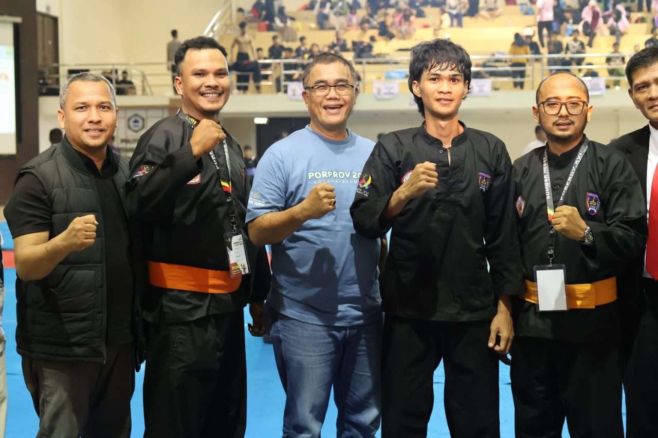 sekda-rida-ananda-sukses-bakar-semangat-pesilat-payakumbuh-yang-berlaga-di-porprov-xvi