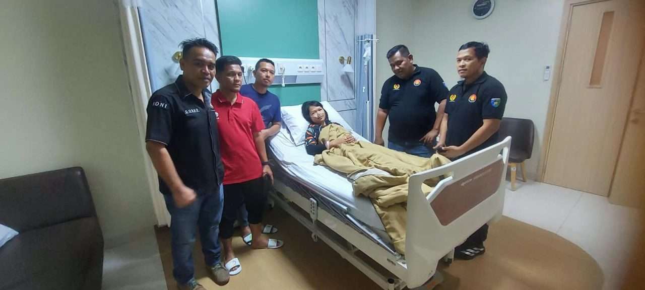wujud-nyata-tanggung-jawab,-ketua-koni-pessel-besuk-dua-atlet-yang-dirawat