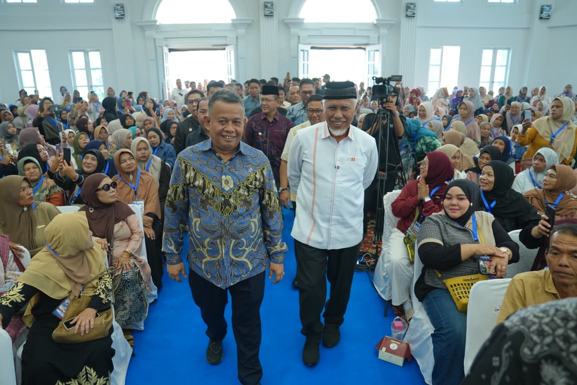 dampingi-wamen-umkm-di-bukittinggi,-mahyeldi-dorong-legalitas,-sertifikasi-halal,-dan-akses-permodalan