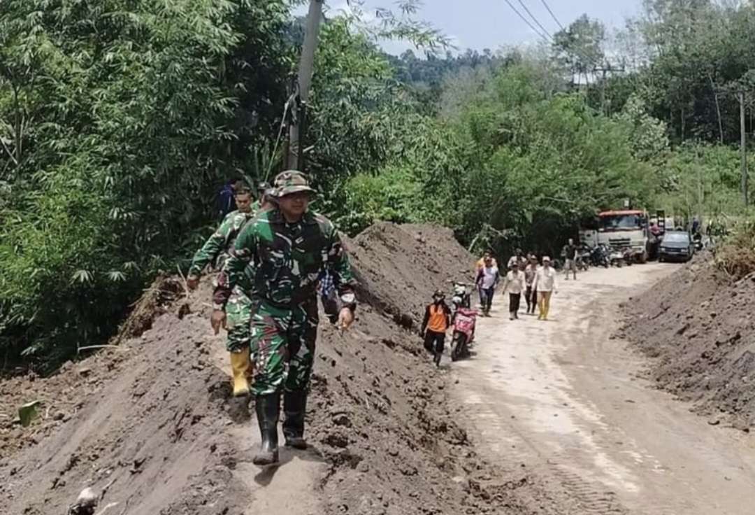 bantu-warga-terdampak-bencana,-dandim-0311/pessel-siagakan-personil-dan-mobil-damkar