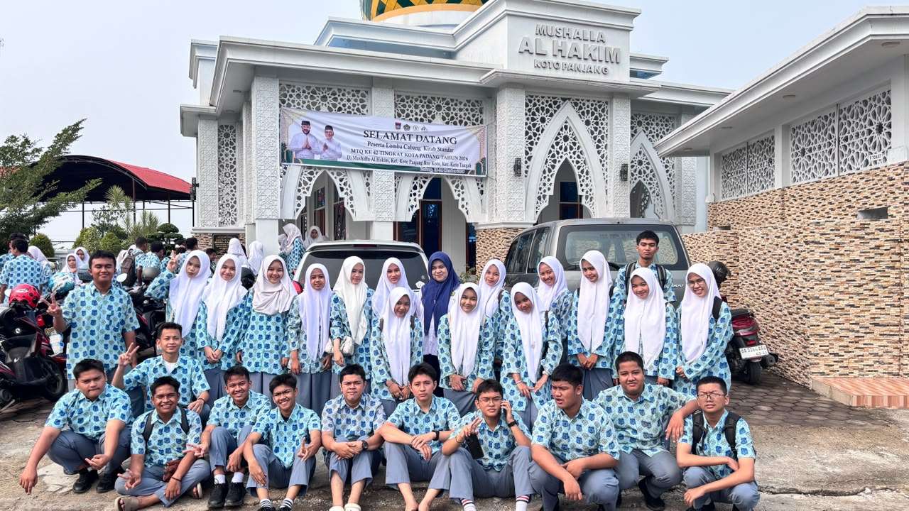 ribuan-warga-man-2-padang-semarakkan-mtq-ke-42-tingkat-kota-padang
