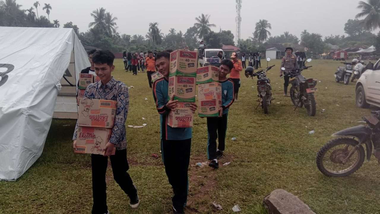 empati-siswa-siswi-sman-1-bab-tapan,-bantu-korban-banjir-tapan