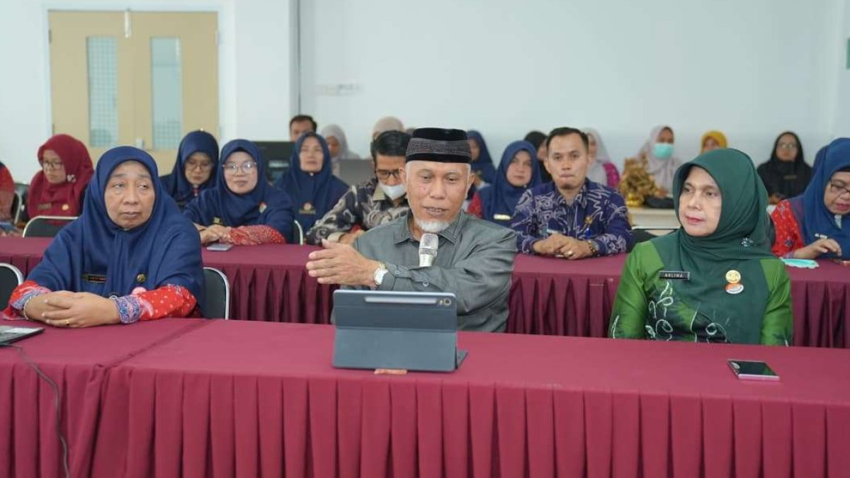 Gubernur Sumbar Mahyeldi saat membuka proses penilaian akreditasi di RSUD Mohammad Natsir untuk mempertahankan predikat Parip
