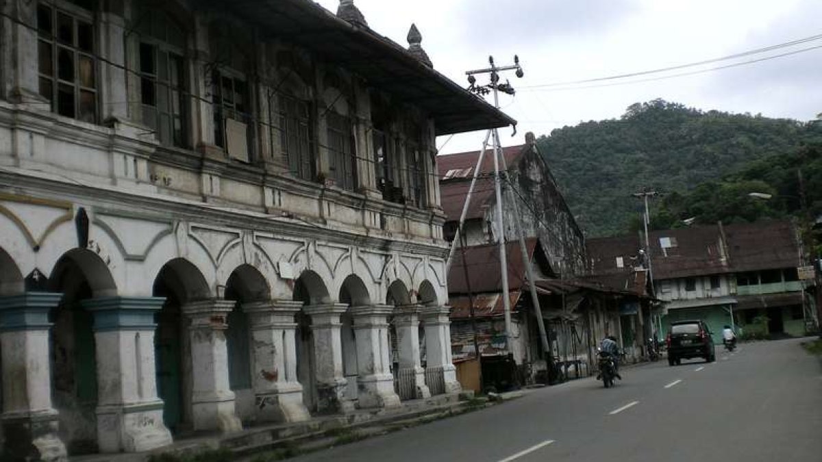 Proyek revitalisasi kawasan bersejarah Kota Tua Padang yang sedang dalam tahap pengerjaan fisik di area Pondok dan Muaro.