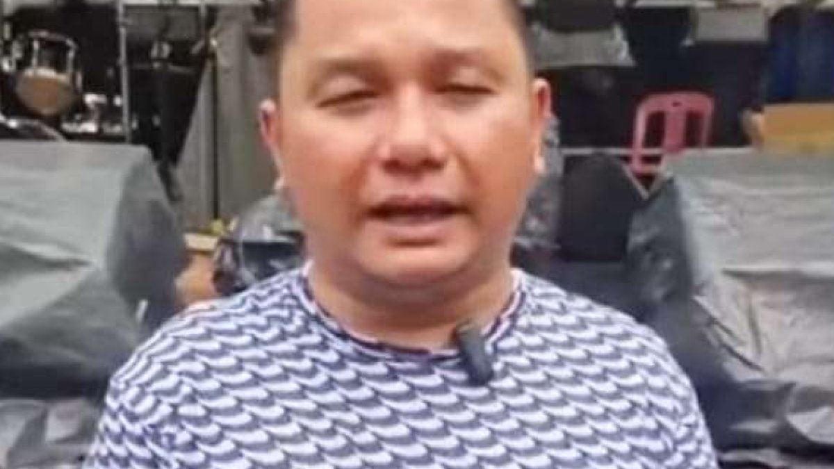 Bakhtiar Ahmad Sibarani bersama mempelai dalam rangkaian pesta pernikahan keponakannya di Barus, Tapanuli Tengah.