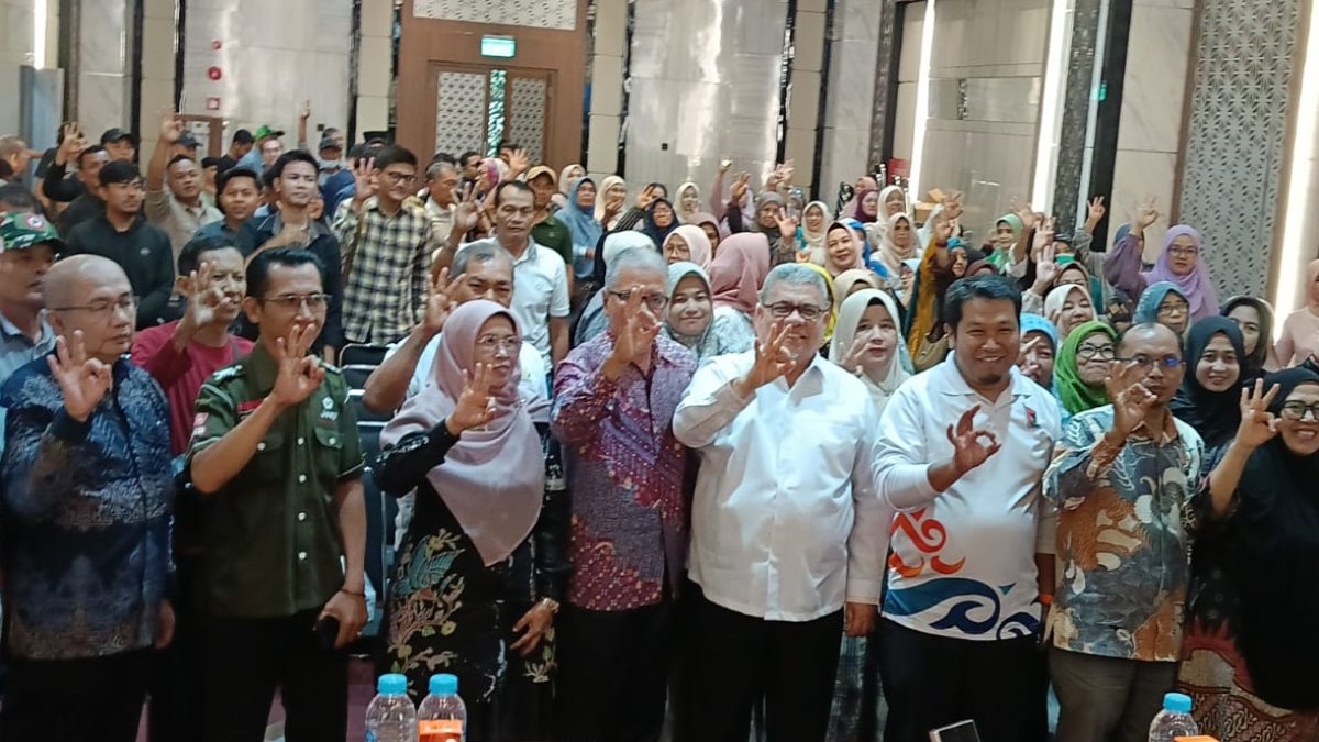 Ketua DPRD Sumbar, Muhidi, saat memberikan sosialisasi pencegahan banjir dan kelestarian lingkungan di Kota Padang.