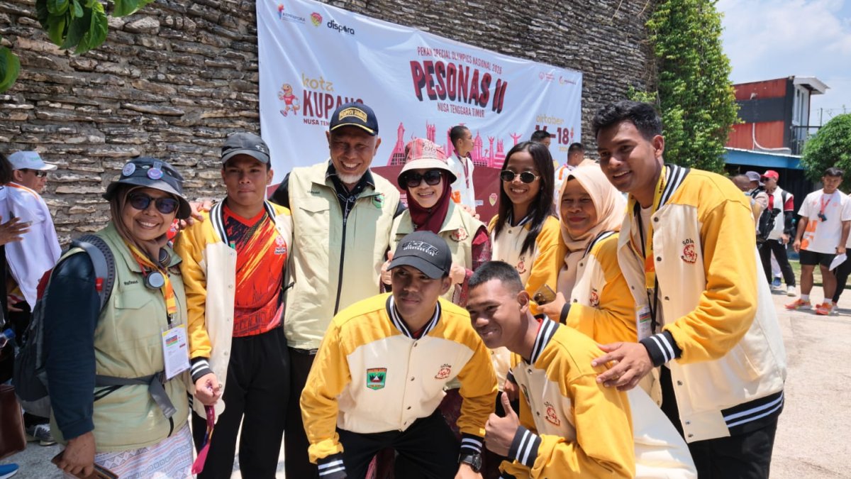 Gubernur Sumatera Barat Mahyeldi memberikan dukungan langsung kepada atlet SOIna Sumbar di ajang PESONAS II Kupang.