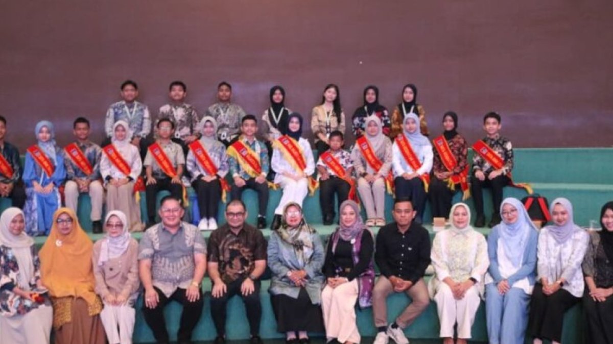 Peserta Forum Anak Kota Padang mengikuti pembekalan konsep Pelopor dan Pelapor untuk mencegah kekerasan dan perundungan.