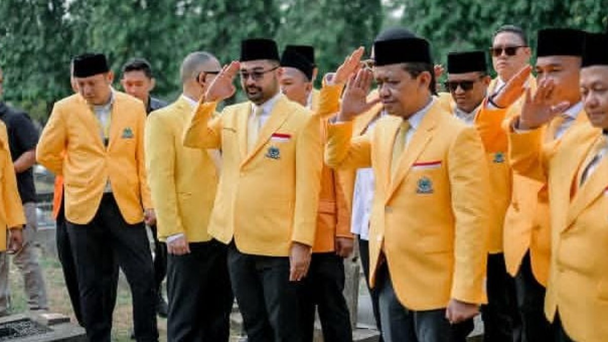 Anggota Komisi V DPR RI, Zigo Rolanda, saat ziarah di TMPN Kalibata dalam rangkaian peringatan HUT ke-62 Partai Golkar.