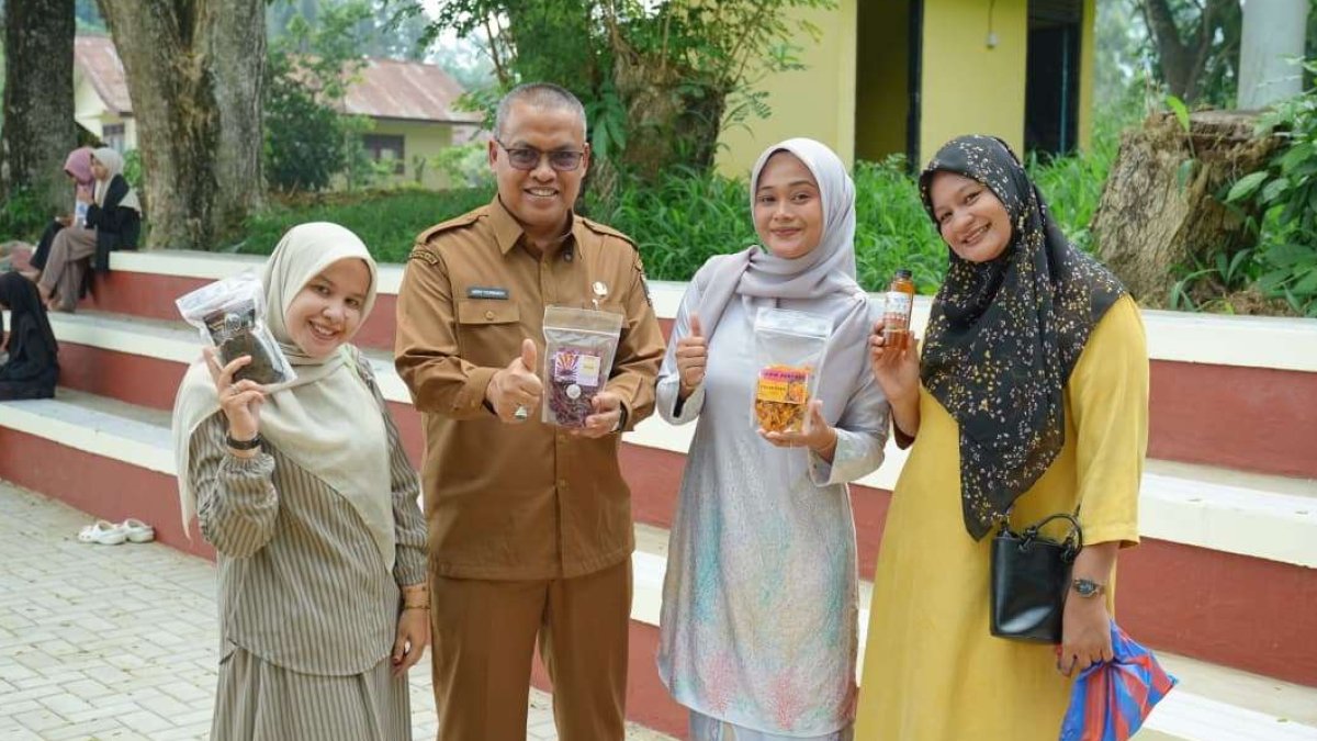 Sekretaris Daerah Sumbar meninjau pembangunan Nagari Kreatif Hub di Pangian, Tanah Datar sebagai pusat ekonomi dan budaya.