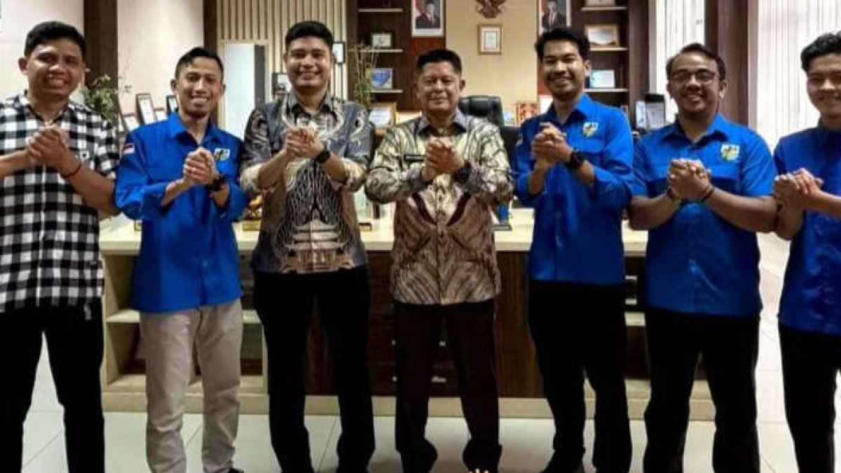 Bupati Pasaman Welly Suhery menerima audiensi pengurus DPD KNPI Pasaman terkait persiapan pelaksanaan KNPI Fest 2026.