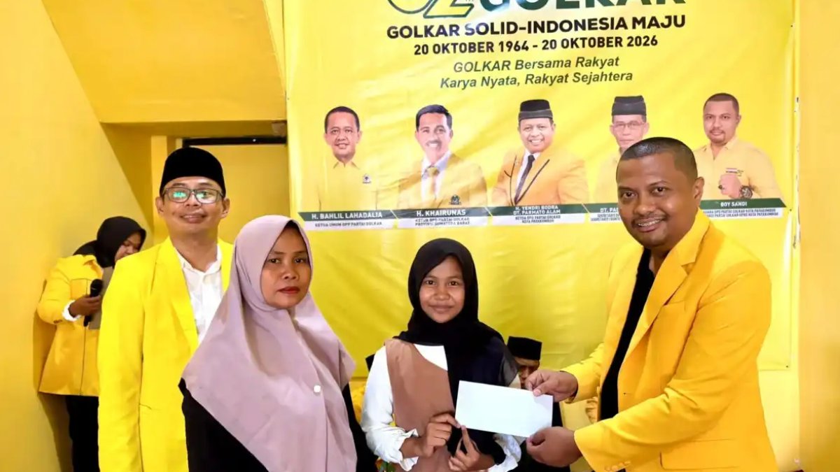 Ketua DPD dan kader Partai Golkar Payakumbuh dalam acara syukuran HUT ke-62 yang penuh kekeluargaan dan aksi sosial.