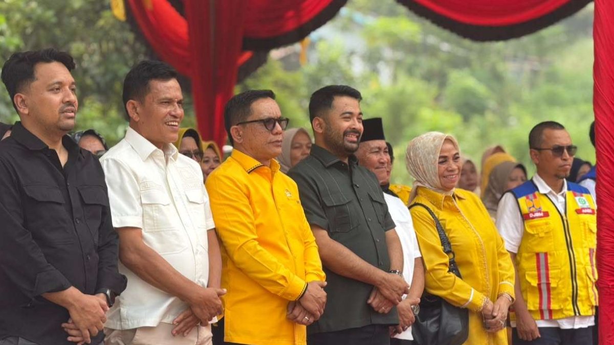Anggota Komisi V DPR RI Zigo Rolanda saat meninjau lokasi pembangunan Jalan Lingkar Utara Kota Solok.