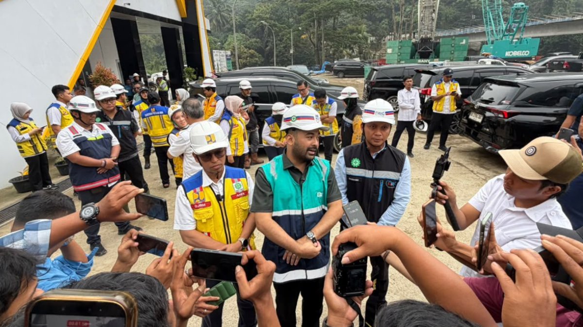 Anggota DPR RI Zigo Rolanda meninjau proyek Flyover Sitinjau Lauik dan menekankan pentingnya menjaga pasokan air bersih warga