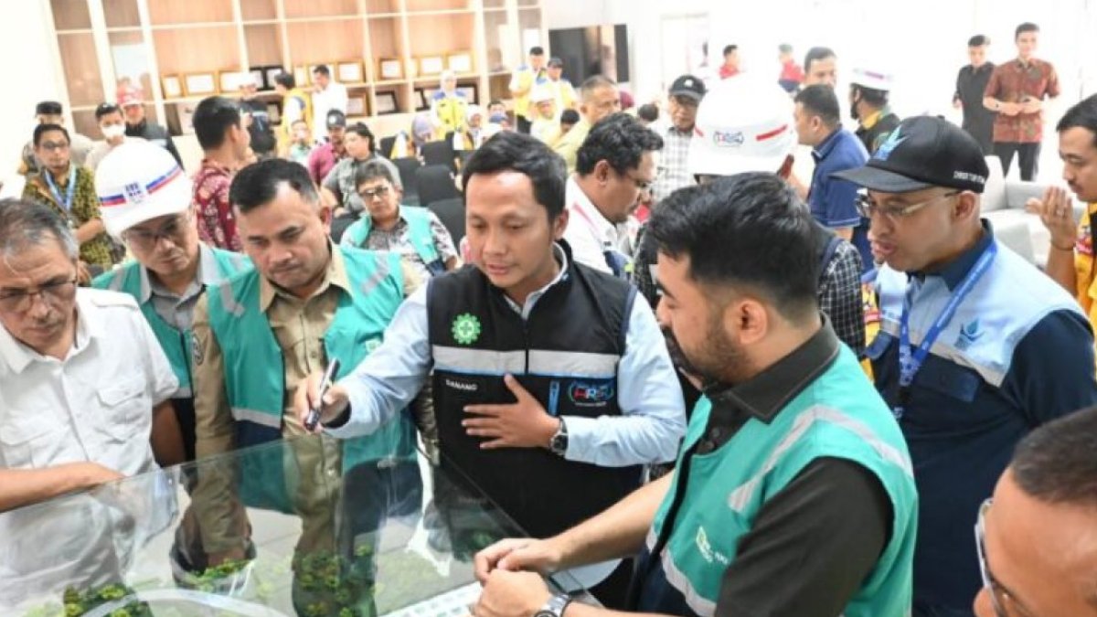 Komisi V DPR RI dan Pemko Padang meninjau lokasi proyek pembangunan Flyover Sitinjau Lauik untuk memastikan progres dan mitig