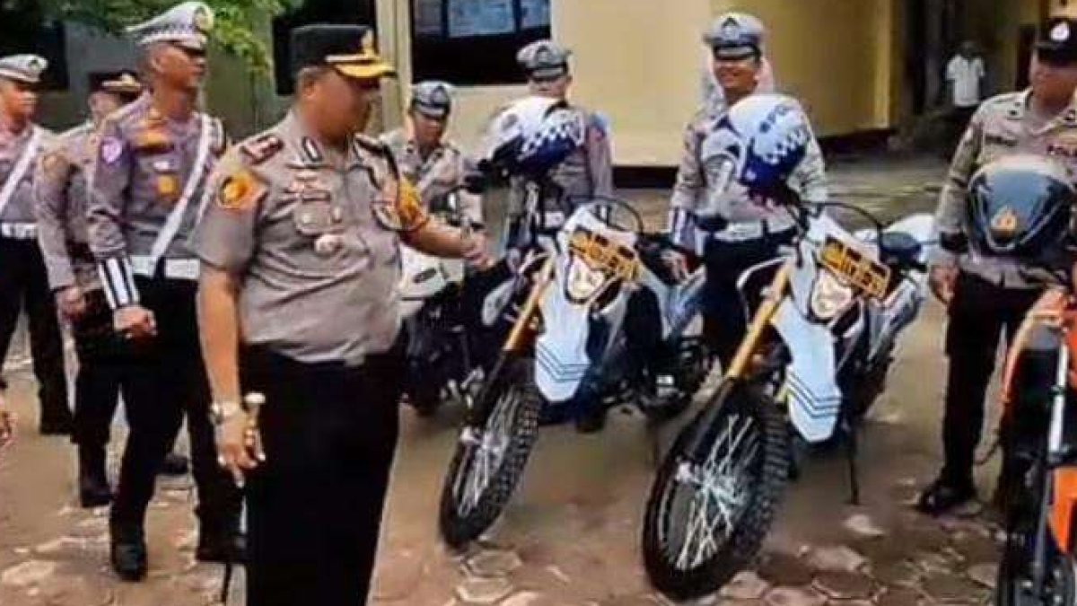Apel gelar pasukan Operasi Patuh Singgalang 2026 oleh Polres Pesisir Selatan di halaman Mapolres Pessel.