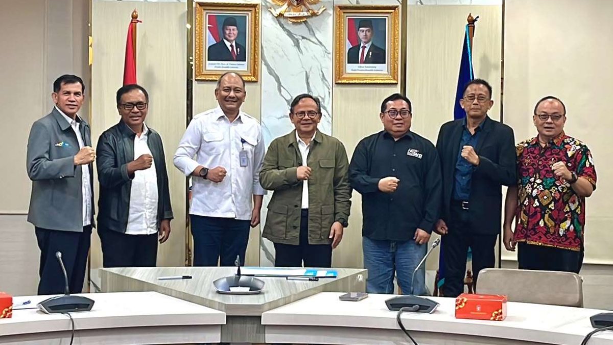 Penandatanganan nota kesepahaman antara SMSI dan RRI untuk menanggulangi hoaks serta meningkatkan kompetensi wartawan.