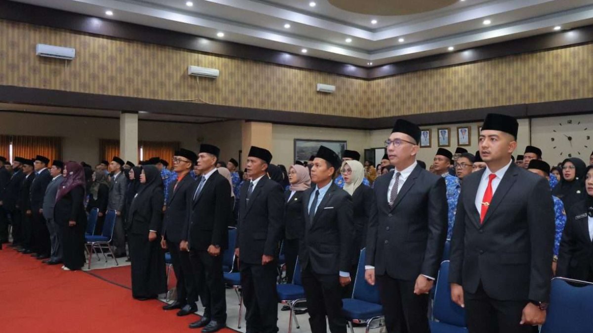 Wali Kota Payakumbuh melantik 114 pejabat baru di Aula Balaikota untuk meningkatkan profesionalisme tata kelola pemerintahan.