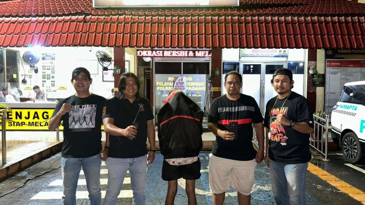 Seorang pria residivis berinisial KF yang ditangkap polisi atas kasus pencurian ponsel di Padang.