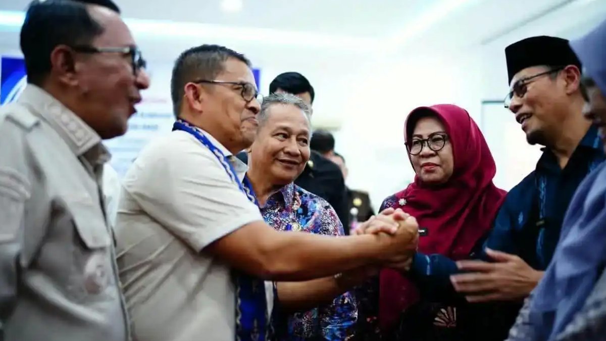 Bupati Tanah Datar dan Wakajati Sumbar dalam rapat koordinasi untuk memperkuat tata kelola pemerintahan yang transparan.