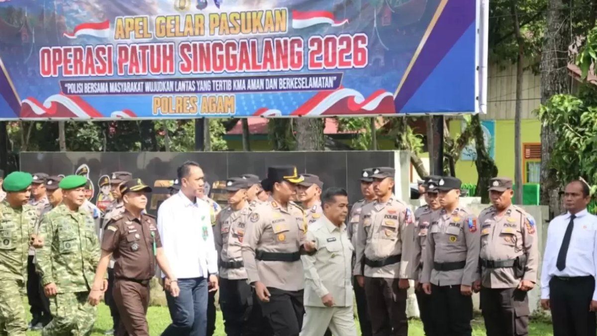 Apel gelar pasukan Operasi Patuh Singgalang 2026 di Lapangan Mako Polres Agam yang dipimpin oleh Kapolres Agam AKBP Masnoni.