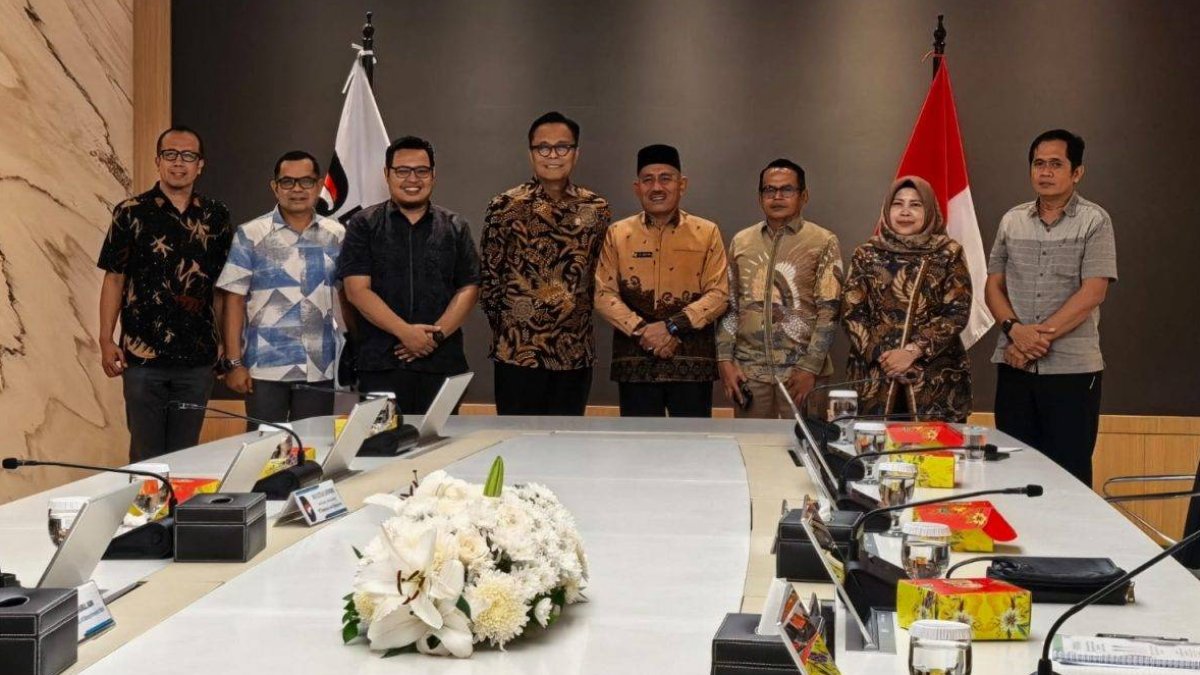 Pertemuan COO Danantara Dony Oskaria dan Bupati Lima Puluh Kota membahas pembenahan tata kelola komoditas gambir.