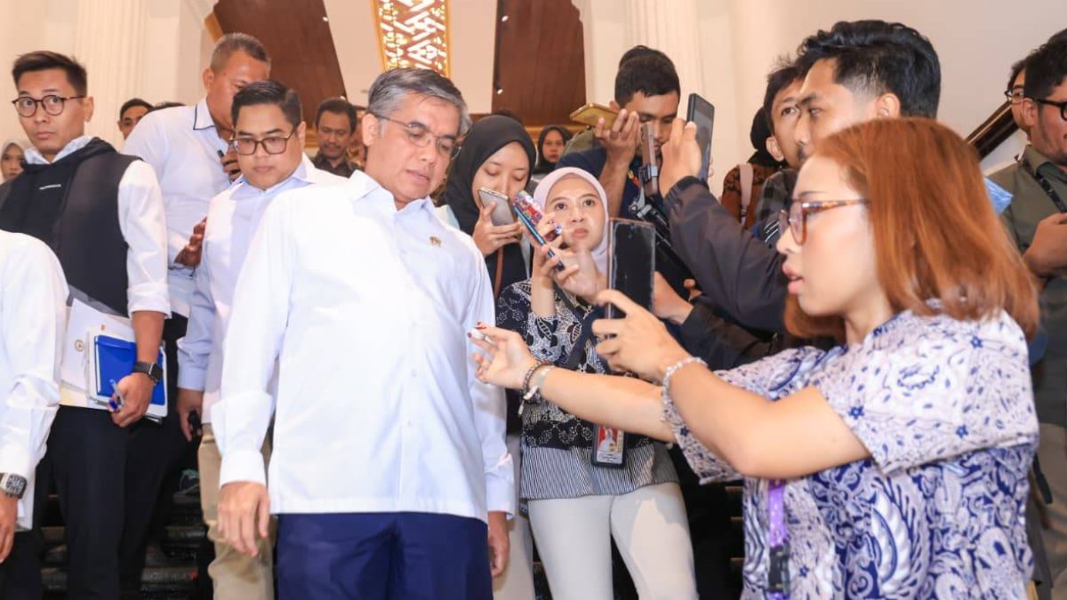 Menteri Ketenagakerjaan Yassierli memberikan sambutan dalam Rakernas KEK terkait peluncuran program pelatihan vokasi terinteg
