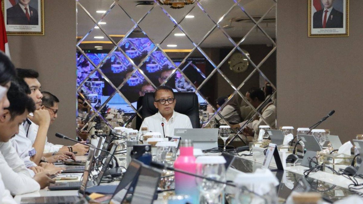 Anwar Sanusi saat menjelaskan Permenaker Nomor 15 Tahun 2026 tentang penguatan sistem pengawasan ketenagakerjaan di Jakarta.